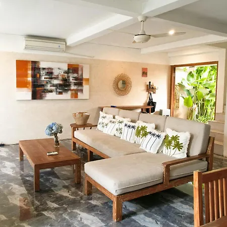 Balinese Guesthouse With Pool, Rooftop & Digital Nomad Ready