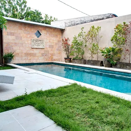 Balinese Guesthouse With Pool, Rooftop & Digital Nomad Ready