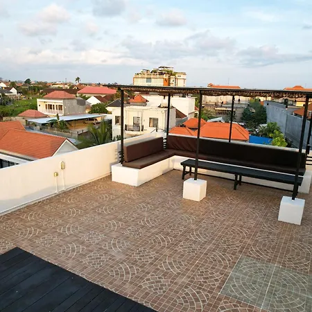 Balinese Guesthouse With Pool, Rooftop & Digital Nomad Ready
