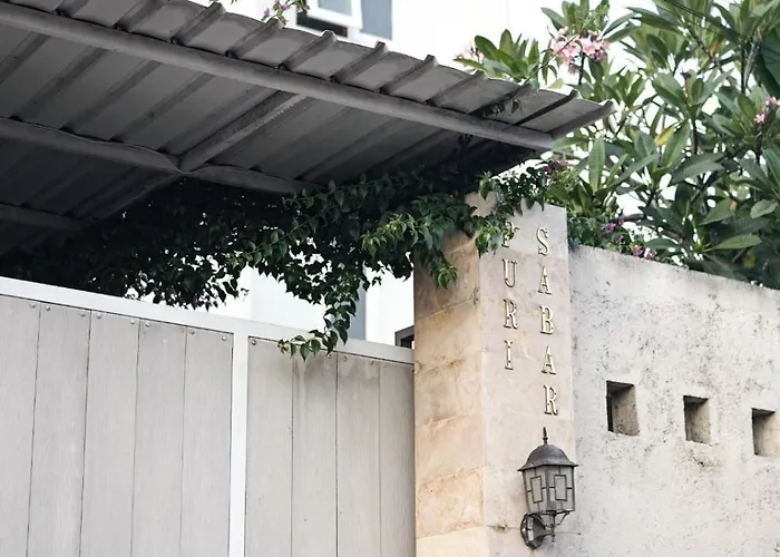 Balinese With Pool, Rooftop & Digital Nomad Ready Bed & Breakfast *