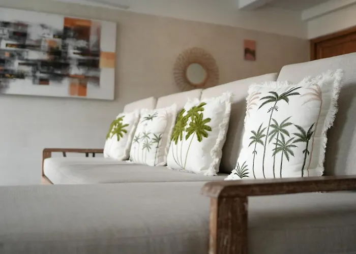 Balinese With Pool, Rooftop & Digital Nomad Ready Bed & Breakfast Canggu