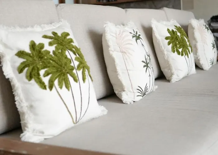 Bed & Breakfast Balinese With Pool, Rooftop & Digital Nomad Ready