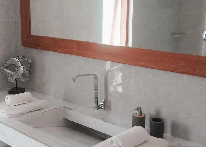 Bed & Breakfast Balinese With Pool, Rooftop & Digital Nomad Ready *